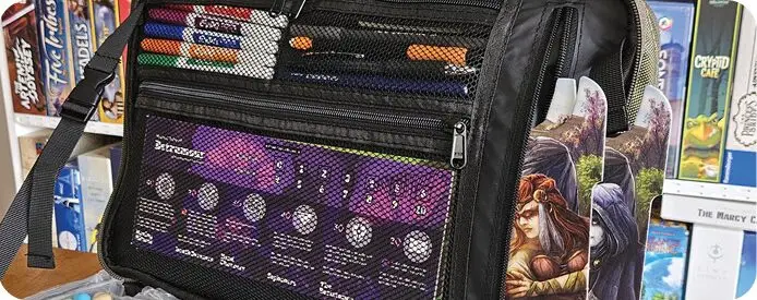 3 mesh pockets with a hidden zipper pocket